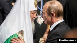 Довоєнна фотографія. Президент Росії Володимир Путін (праворуч) і патріарх Московський Кирило на одному із заходів, присвячених 1025-річчю Хрещення України-Руси. Київ, 27 липня 2013 року
