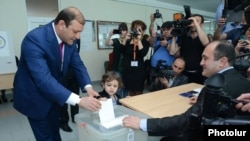 Armenia -- Yerevan Mayor Taron Margaryan votes in the May 2013 municipal elections.