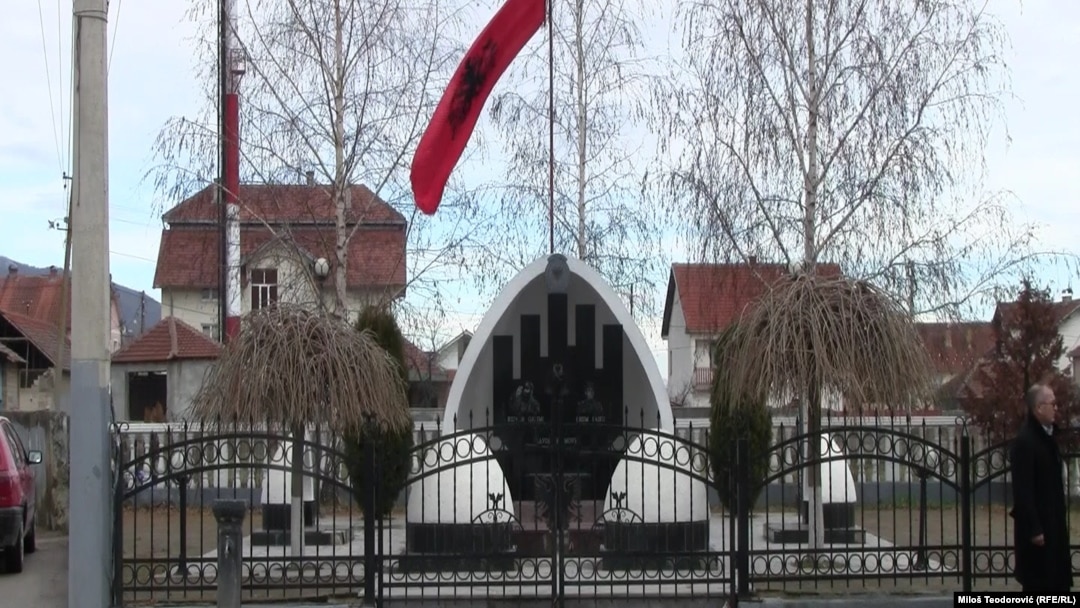 Spomenik na grobu Ridvana Ćazimija, poznatog po nadimku Leši, u Velikom Trnovcu (arhivska fotografija).
