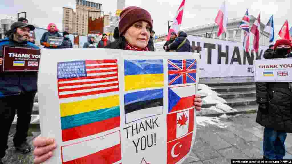 «Наша подяка – не для іноземних політиків. Наша подяка для народів Великої Британії, США, Польщі, Естонії, Литви, Латвії, Канади, Чехії та Туреччини. Бо саме за гроші цих людей, платників податків – літаки з озброєнням долітають до України. Ми хочемо, щоб ці люди знали: зброя в надійних руках. Для нас це дуже важливо. Ми вдячні. І хочемо, щоб наші іноземні друзі теж про це знали», – зазначили організатори