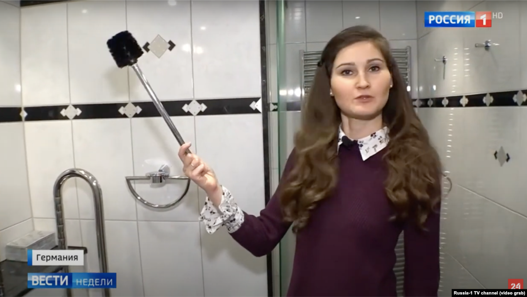 Анастасия Попова от Первий канал представя банята във вилата във Фрайберг, където се възстановяваше Алексей Навални