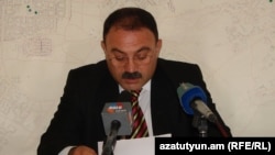 Armenia -- The head of the Gyumri branch of the Armenian National Congress (HAK), Ashot Zakarian, announces his decision to leave the opposition bloc, Gyumri, 14May2012.
