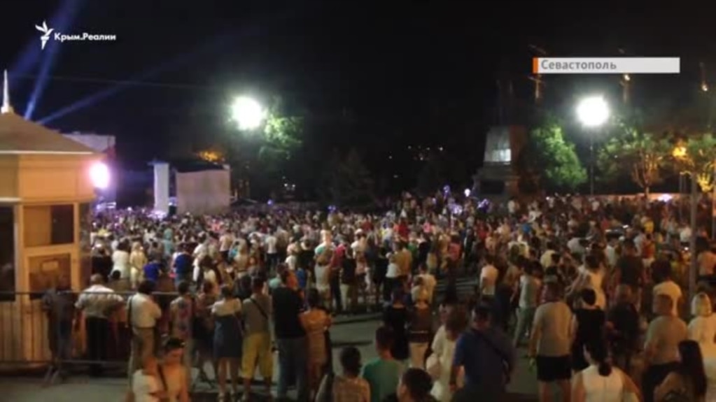 «Блестящие» і «Дискотека авария» на одній сцені. День міста в Севастополі (відео)