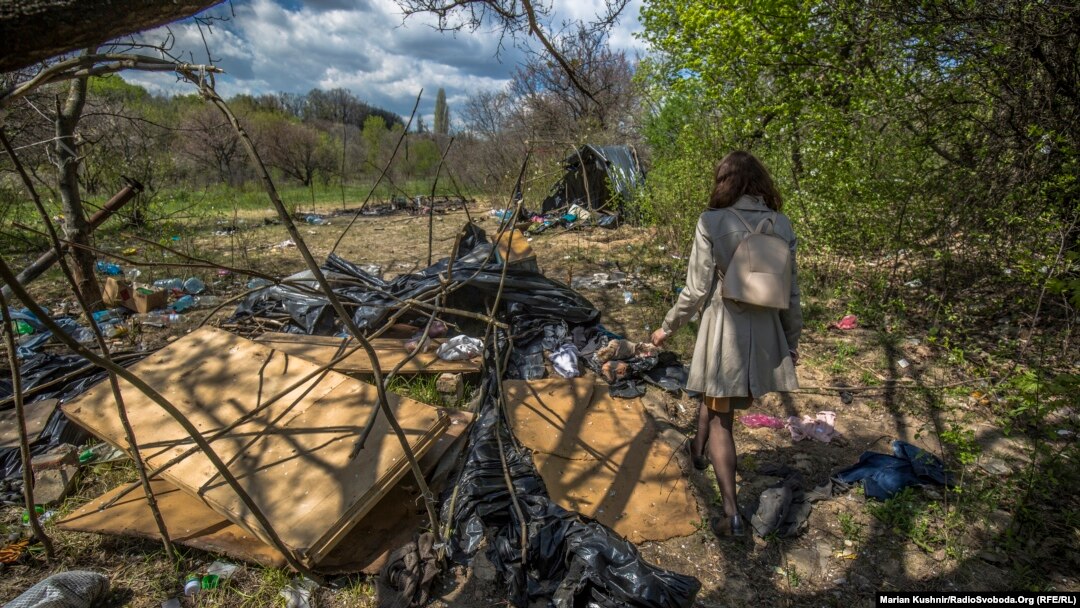 Згарище ромського табору на «Лисій горі» у Києві, 23 квітня 2018