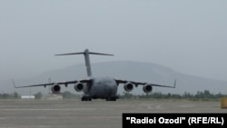 Фурудоҳи байналмилалии шаҳри Кӯлоб. Акс аз бойгонӣ.