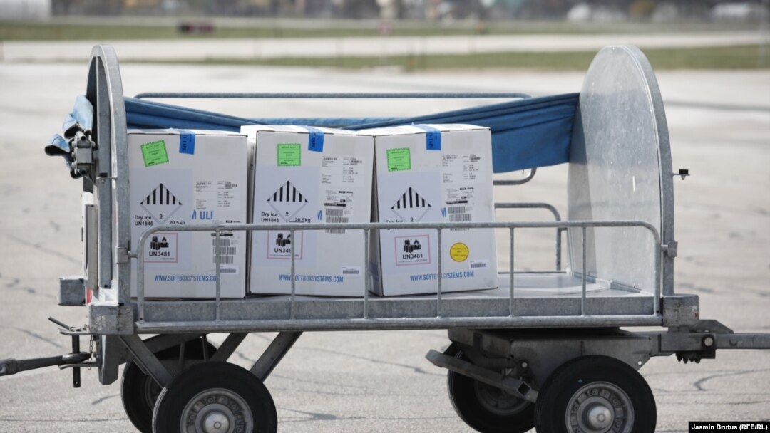 Prvi kontingent vakcina preko COVAX-a dopremljen na Međunarodni aerodrom Sarajevo, 25. mart 2021.