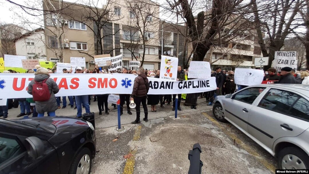 Protestna šetnja zdravstvenih radnika iz Hercegovačko-neretvanskog kantona u Mostaru, 25. januara 2021.