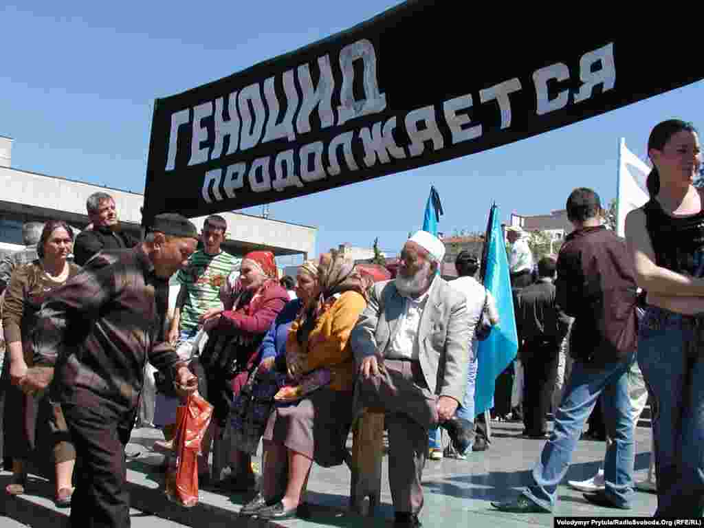6. 2008 ел, Акмәчет, Ленин мәйданы Кырымтатар проблемаларын чишмәүне күпләр геноцидның дәвамы дип бәяләде, әмма тагын да авыррагы татарлары алда көтә әле.
