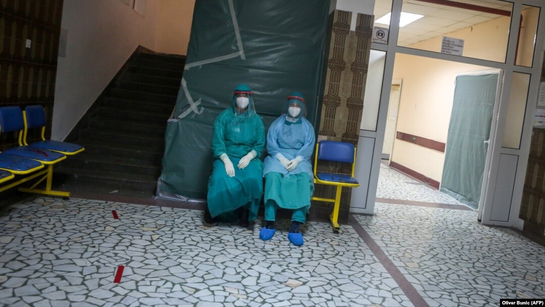 Medicinski radnici u COVID bolnici u Srbiji