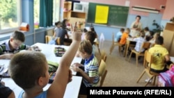 Djeca u osnovnoj školi u Sarajevu (arhiva)