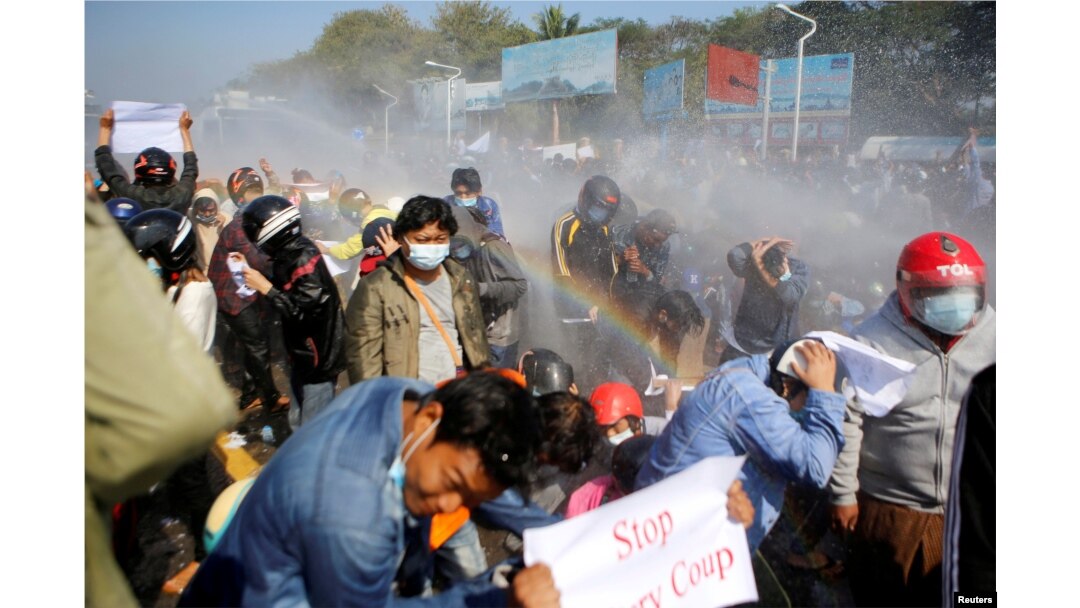 Razbijanje demonstracija podrške Aung San Suu Kyi u Mjanmaru 