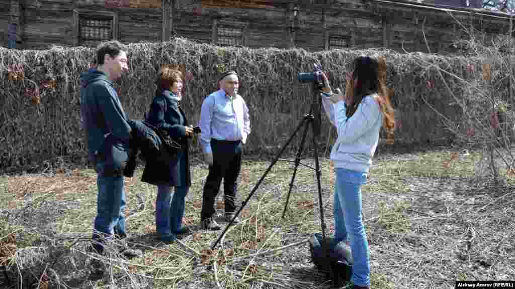 «Алматыны қорғайық» бейресми қозғалысының бірнеше белсендісі Facebook әлеуметтік желісінде өздері ашқан қауымдастыққа арнап ескі бекініс орнынан бірнеше видеоүндеу түсіріп тұр. Олар қала үшін аса маңызды және Шоқан Уәлихановтың өмірбаяны мен Абай Құнанбайұлы ұрпақтарымен байланысы бар осынау тарихи ескерткішті сақтап қалуға шақырады.