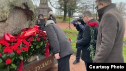 Возложение цветов к Соловецкому камню
