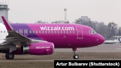 Ukraine -- A Wizz Air Airbus A320 aircraft landing on the runway of Kiev International Airport on 15Mar2014