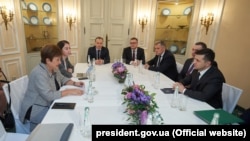 Президент України Володимир Зеленський зустрічається з директоркою-розпорядницею МВФ Крісталіною Георгієвою, архівне фото, лютий 2020 року