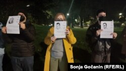 Antiratni aktivisti drže portrete civilnih žrtava rata u Ukrajini na skupu u Beogradu, 19.11.2024.