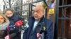 Геннадій Москаль спілкується з журналістами після допиту у Головному слідчому управлінні Генеральної прокуратури
