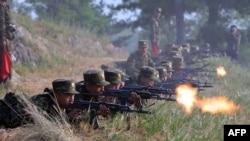 Sjevernokorejski vojnici treniraju 11. septembra 2024. u bazi Korejske narodne armije (KPA) na neotkrivenoj lokaciji u Sjevernoj Koreji. 