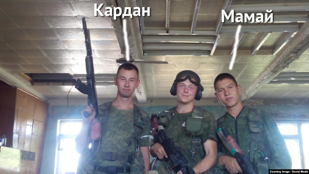 Загиблі військовослужбовці російської армії Іван Кардаполов (позивний «Кардан») і Тимур Мамаюсупов, (позивний «Мамай»). Фото імовірно зроблене в Луганську