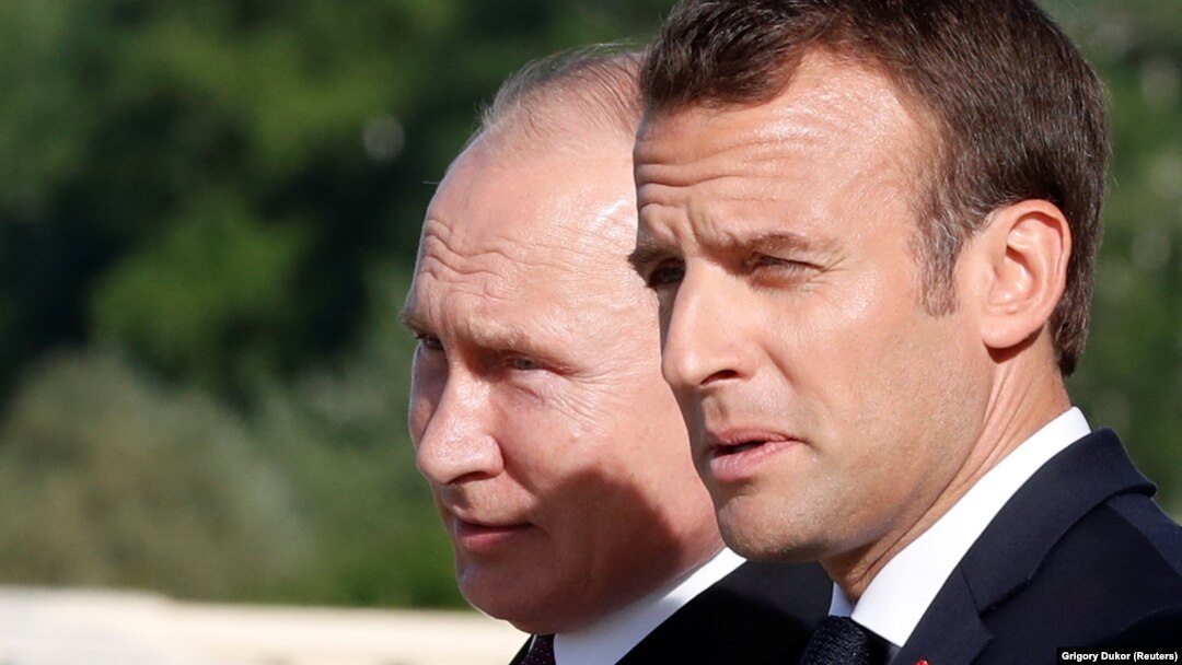 Президент Франції Емманюель Макрон та російський лідер Володимир Путін, Санкт-Петербург, 24 травня 2018 року