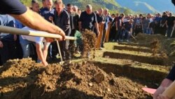 Hiljade građana na ukopu 19 žrtava poplava u Jablanici