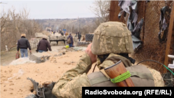 Лінія розмежування у зоні конфлікту на Донбасі поблизу Станиці Луганської