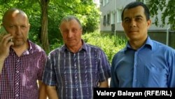 Микола Семена і його адвокати Андрій Собінін і Еміль Курбедінов