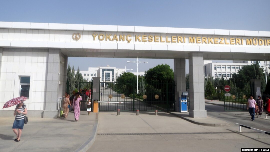An employee told RFE/RL that the hospital was overwhelmed with patients with pneumonia, including people in grave condition, some of whom had died. (illustrative photo)