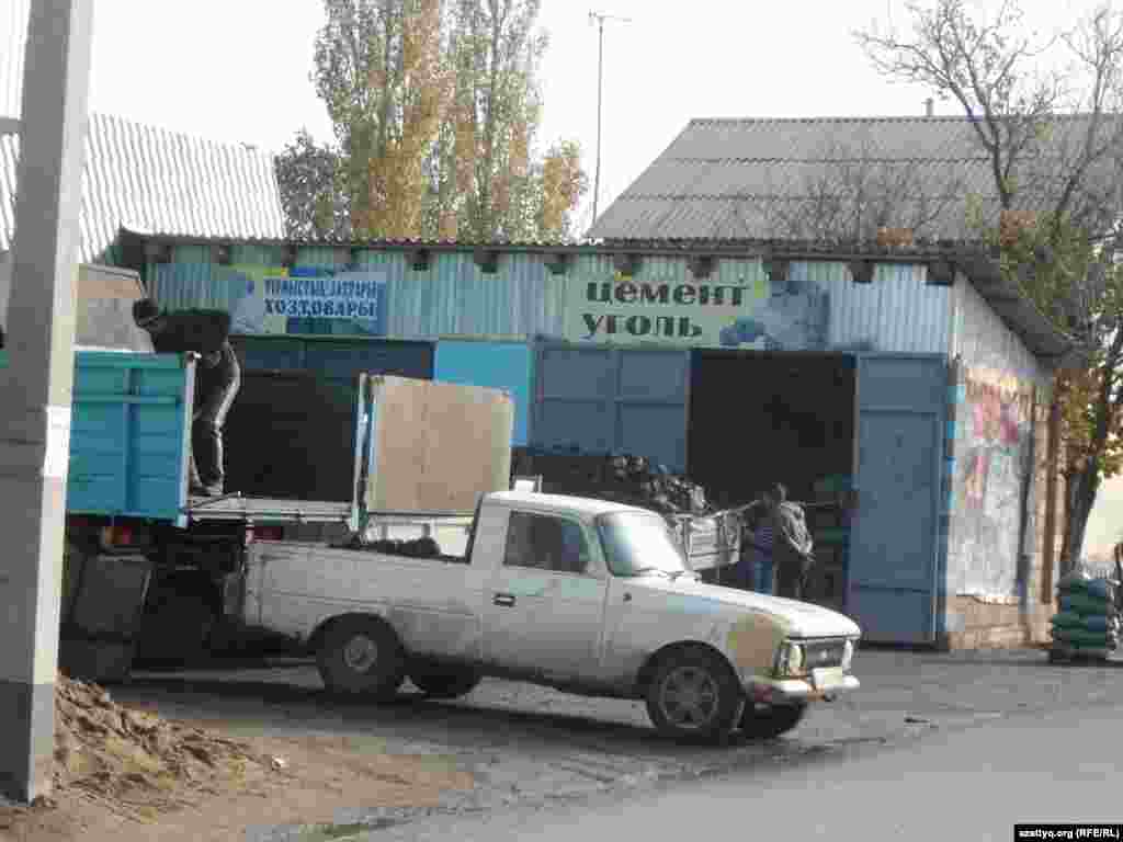 Саяжайда көмір саудасы қызып тұр.