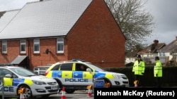 Britain - Police officers guard the cordoned off area around the home of former Russian intelligence officer Sergei Skripal in Salisbury, April 3, 2018.