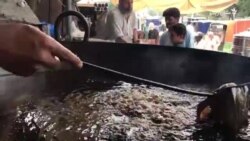د رستورانونو کارکوونکي د محدودیتونو ختمېدو ته خوشاله دي