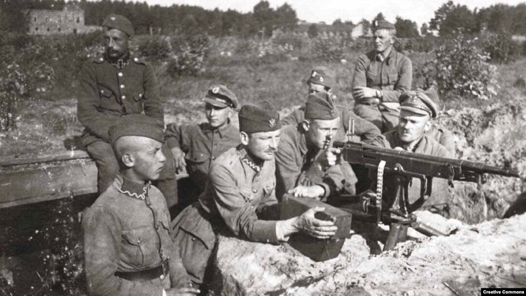 Польські вояки чекають на більшовицьке військо під Варшавою у 1920 році