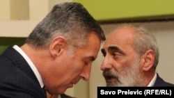 Većinski paket Solane je 2005. godine preuzeo 2005. Eurofond, čiji je jedan od akcionara biznismen Veselin Barović (desno), blizak  crnogorskom predsjedniku Milu Đukanoviću.