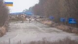 Противотанковые укрепления, так называемые &laquo;зубы дракона&raquo;, перекрывают въезд на пограничный переход &laquo;Новая Гута&raquo; в Гомельской области.<br />
<br />
Общая протяженность украинско-белорусской границы превышает тысячу километров