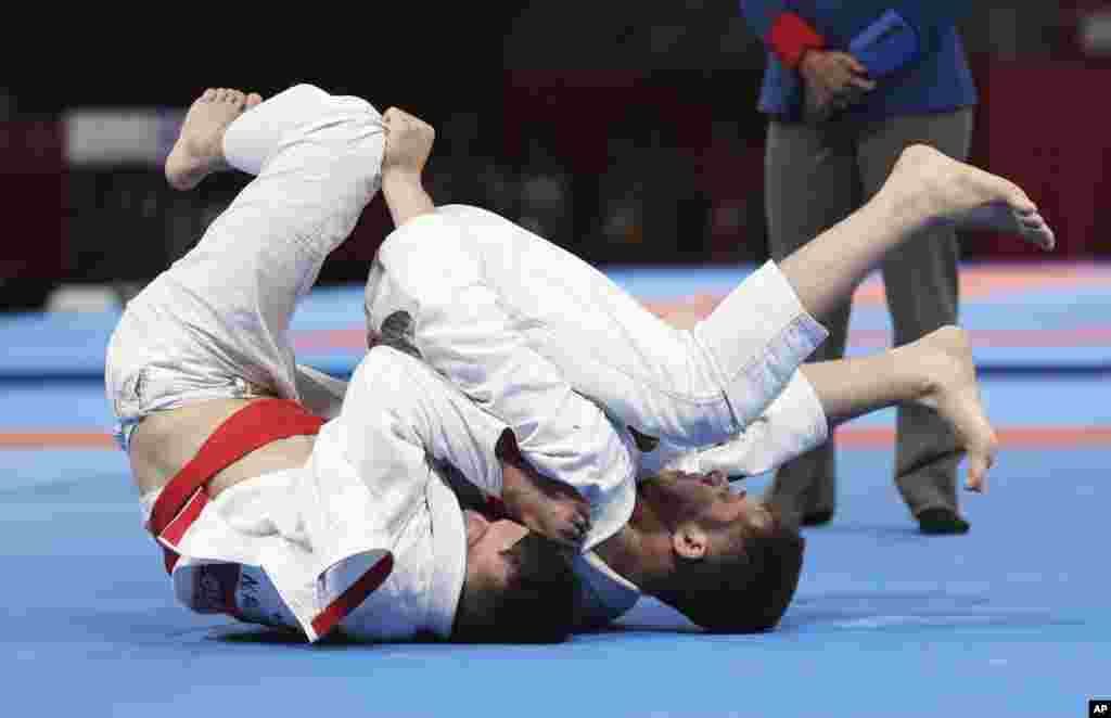 Руслан Исраилов, одолев всех соперников, стал чемпионом по джиу-джитсу в весовой категории до 77 килограммов. В финале он был сильнее кыргызстанца Нурсултана Алимкулова. 