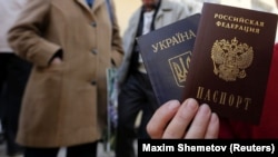 Всього ж, повідомляють у МВС Росії, заяви на отримання російського паспорта подали понад 60 тисяч жителів окупованих територій Донбасу.