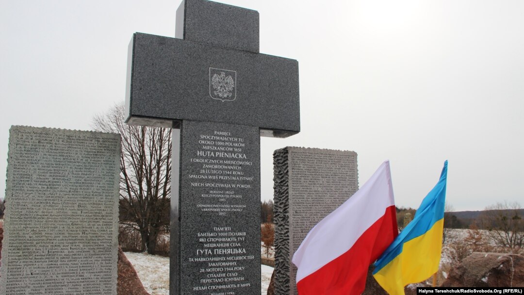 Пам'ятник у Гуті Пеняцькій на честь загиблих поляків 28 лютого 1944 року