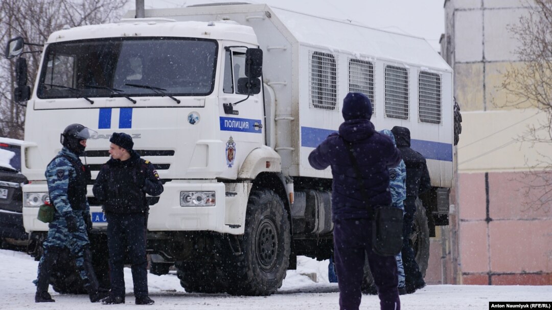 Підконтрольні Росії силовики під час обшуку в помешканні адвоката Еміля Курбедінова в Криму, 26 січня 2017 року