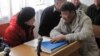 Правозащитник Талас Сагимбаев (справа) в зале суда. Астана, 5 октября 2011 года.