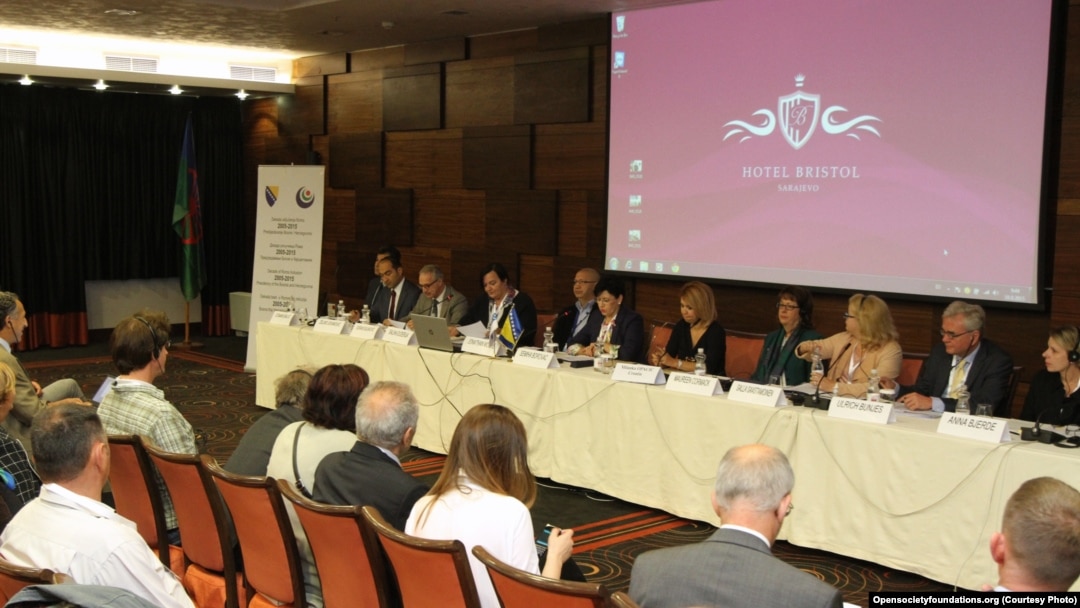 Neki od sagovornika 28. sjednice Međunarodnog upravnog komiteta 'Dekade inkluzije Roma 2005-2015', Sarajevo, 11. septembar 2015.