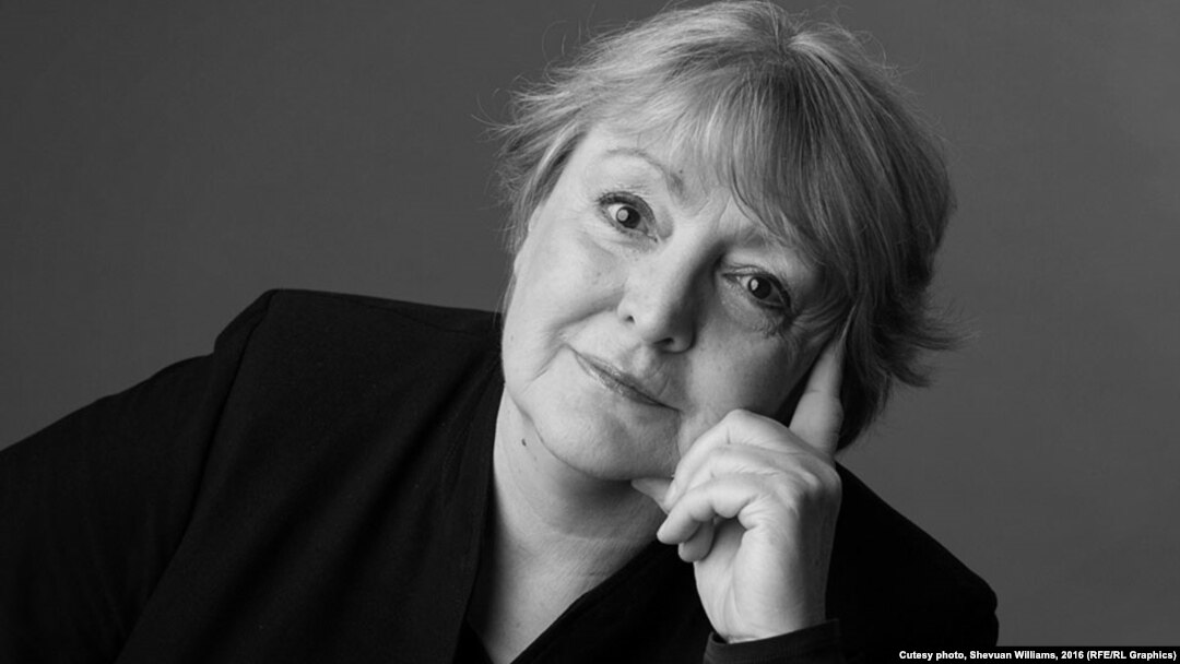 "Žene uporno ispunjavaju fantazije koje muškarci imaju o njima i zato dobrovoljna eksploatacija žena neće skoro prestati", ocjenjuje Dubravka Ugrešić.