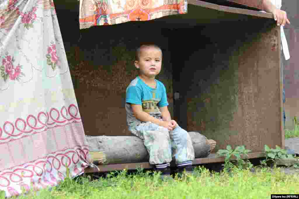 Зұлқайнар Ергашев жаңа орында азық-түлік қымбат екенін, балалары жеміс-жидек, көкөністі бұрынғыдай жей алмай отырғанын айтады. 
