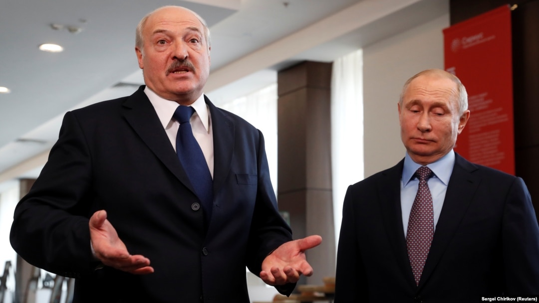 Президенти Білорусі та Росії, Олександр Лукашенко (ліворуч) і Володимир Путін, на лютневій зустрічі у Сочі також вирішували складні торгові питання
