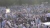 اسلام اباد کې زرګونه سرکاري ملازمينو احتجاج پیل کړی
