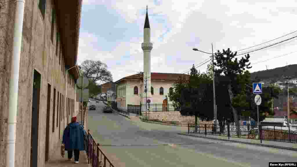 Бахчисарай. Мечеть Орта-Джами относится к 1674 году