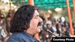 د پښتون ژغورنې غورځنګ مخکښ علي وزير له څه کم دوو کلونو راهيسې په کراچۍ کې زنداني دی ــ پخوانی انځور